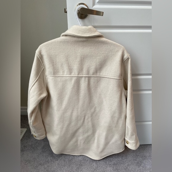Style for the Priv Cream Shacket Size M - Picture 3 of 4
